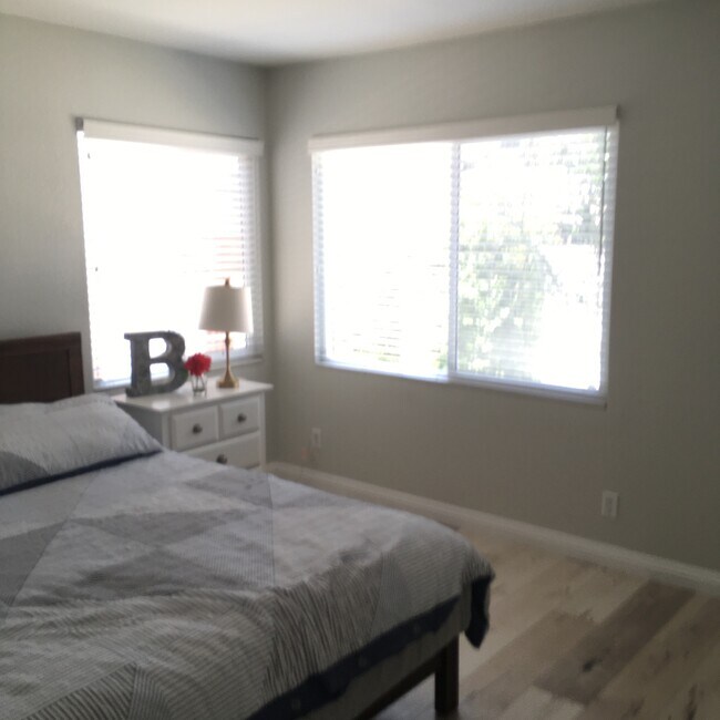 Bedroom - 515 E Pine St