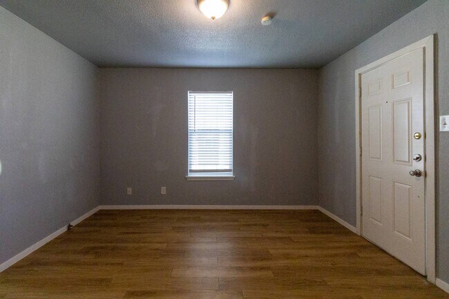 Foto del edificio - 118 W Avenue A