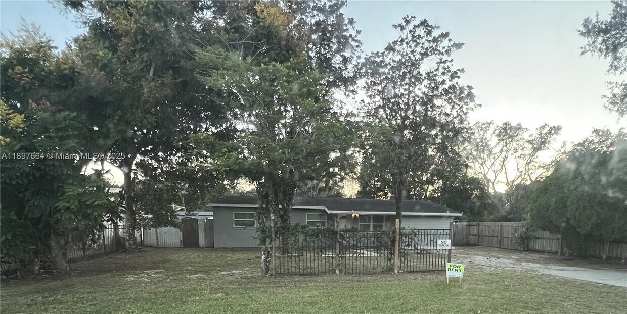 Foto principal - 6632 Edgewater Dr