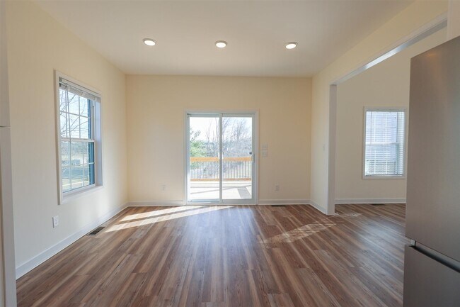 Foto del edificio - 7251 Hilliard Cir