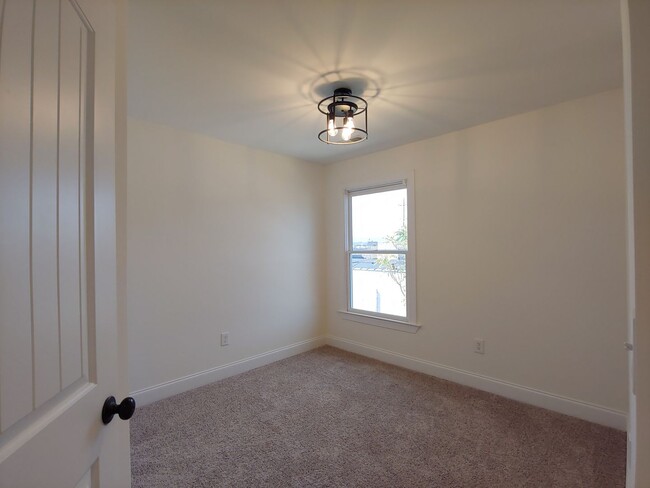 Building Photo - 3 Bedroom, 2.5 Bath Townhome Close to UTC!