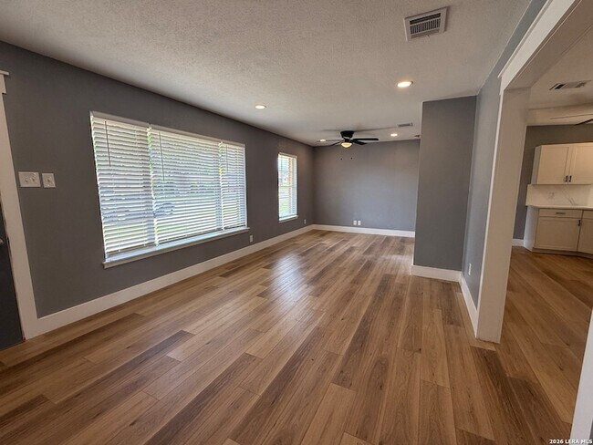 Foto del edificio - 4410 Trailwood Dr