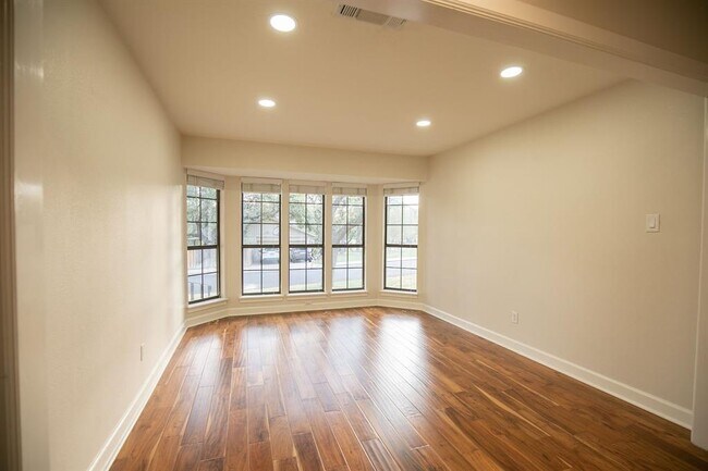 Foto del edificio - 9412 Mystic Oaks Trail
