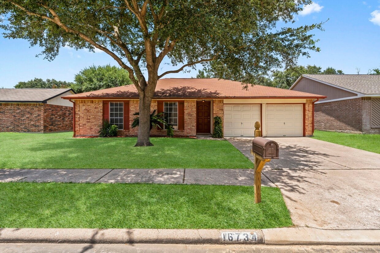 Foto principal - 16734 Summer Dew Ln