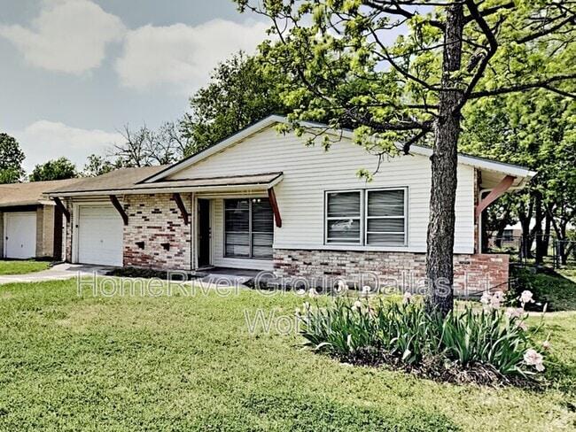 Building Photo - 4345 Chestnut Dr