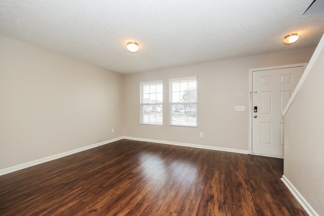 Foto del edificio - 608 Elderberry Way