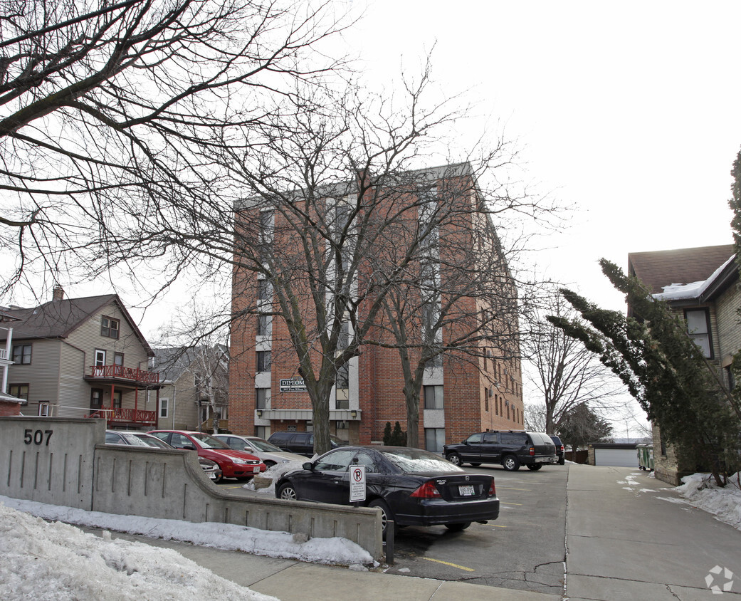 Building Photo - Diplomat Apartments