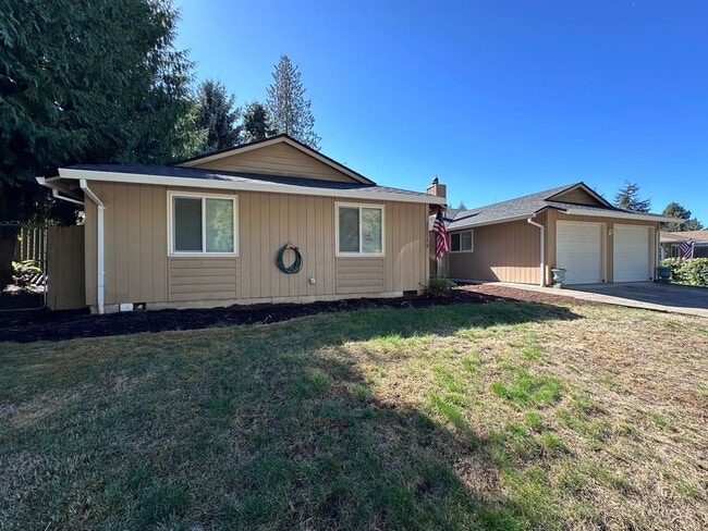 Building Photo - LOVELY SANDY DUPLEX 2 BED 1 BATH W/ GARAGE!!