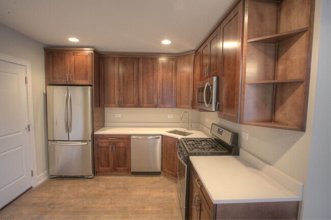 Building Photo - 6433 N Albany Ave