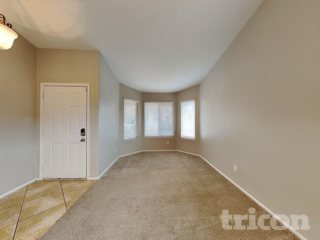 Foto del edificio - 8738 W Golden Ln