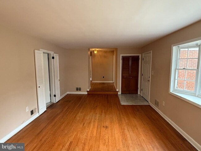 Foto del edificio - 7804 Temple St