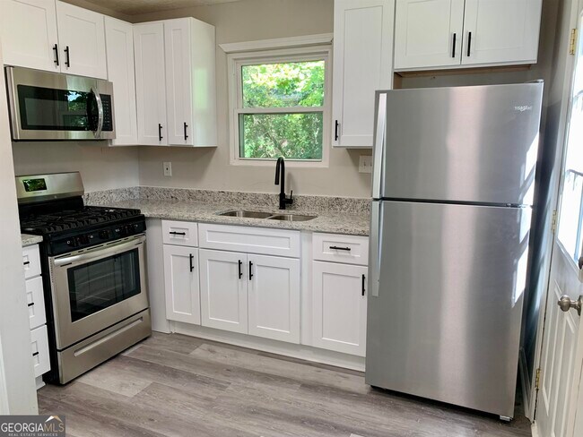 Building Photo - 6609 Selman Dr