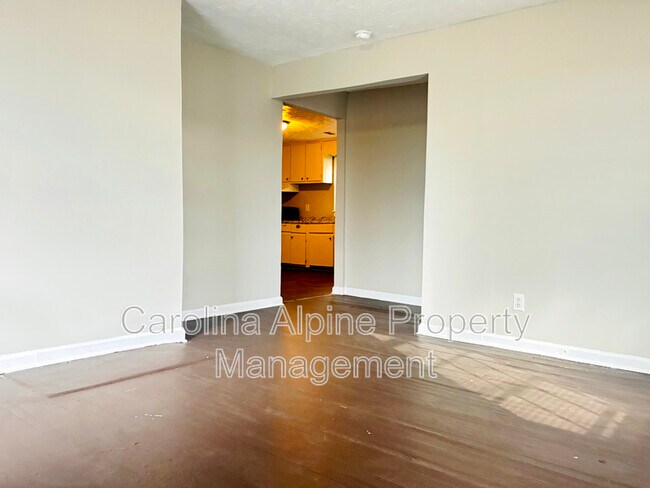 Foto del edificio - 208 Royster Ave