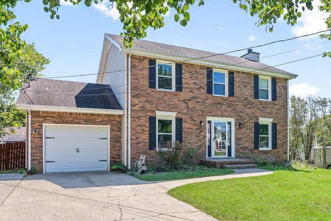 Building Photo - 830 Iris Ln