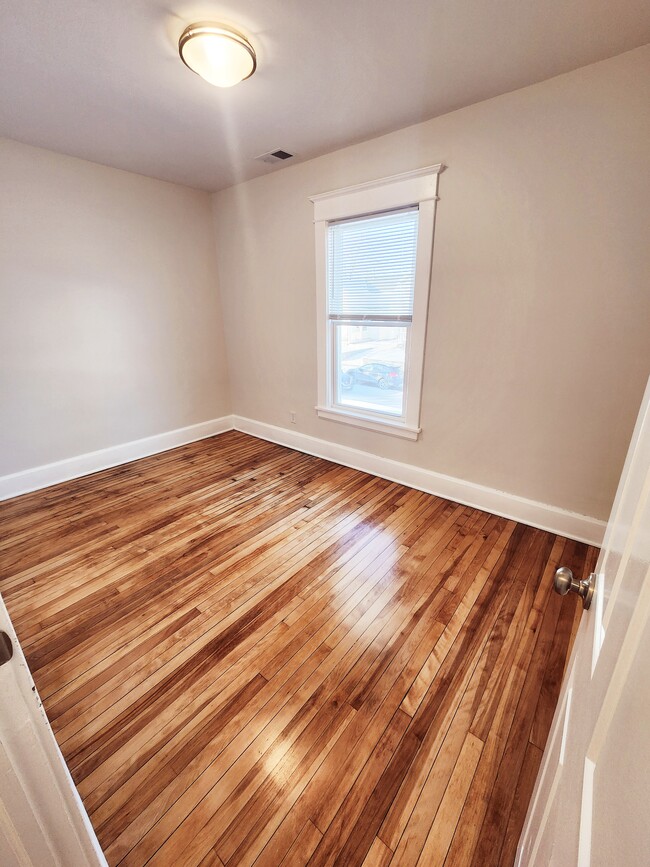Building Photo - 626 Reaney Ave