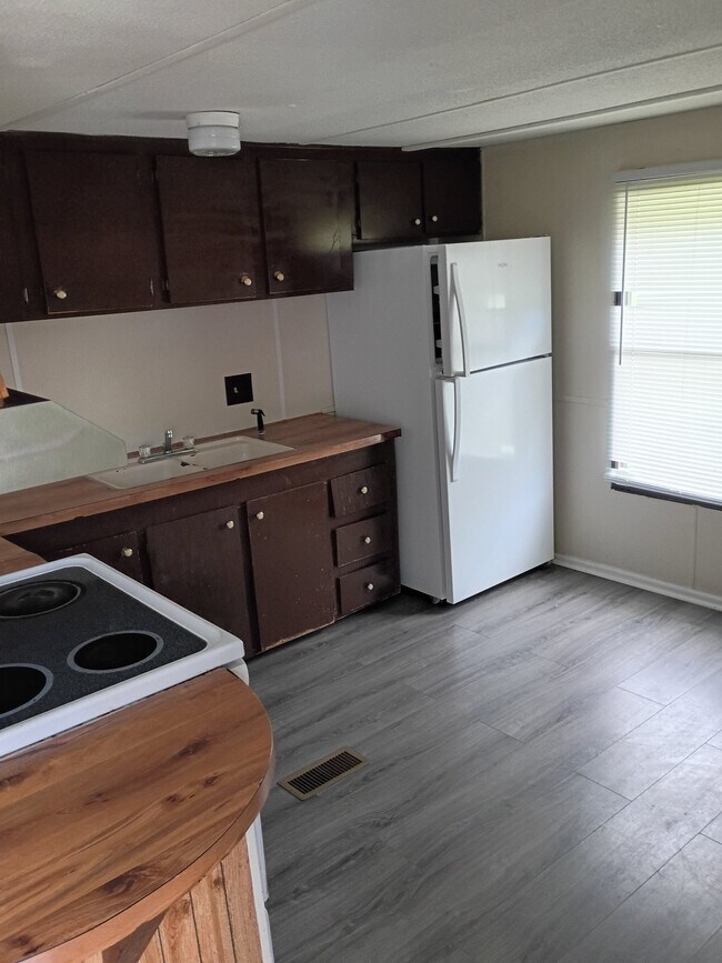 Foto del edificio - 2181 Blue Creek Rd
