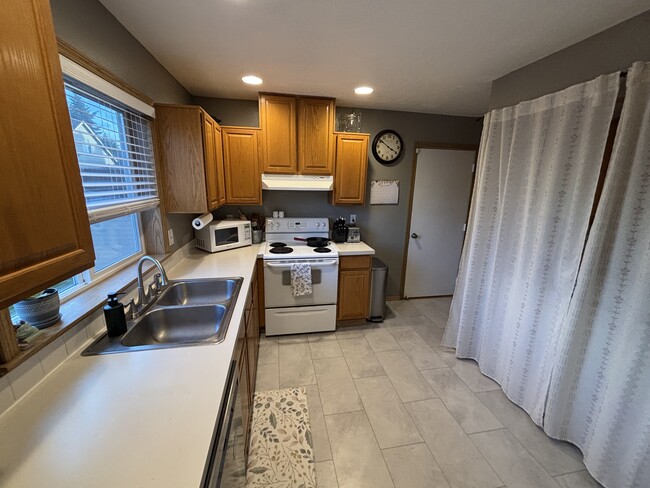 Foto del edificio - 1330 N Creekside Ln