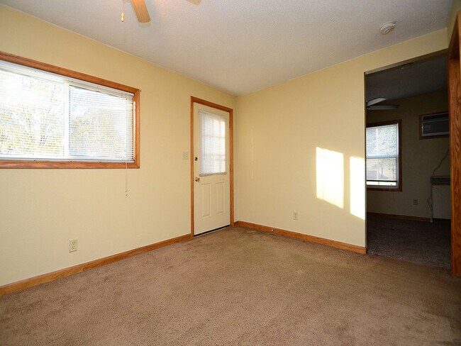 Foto del edificio - 1406 McPherson Av