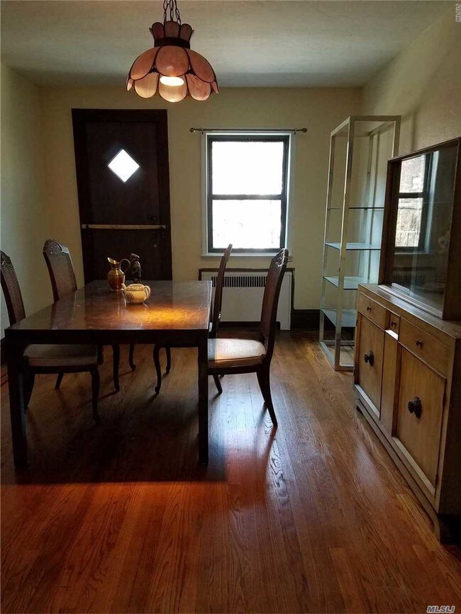 Foto del edificio - 87-33 62nd Rd