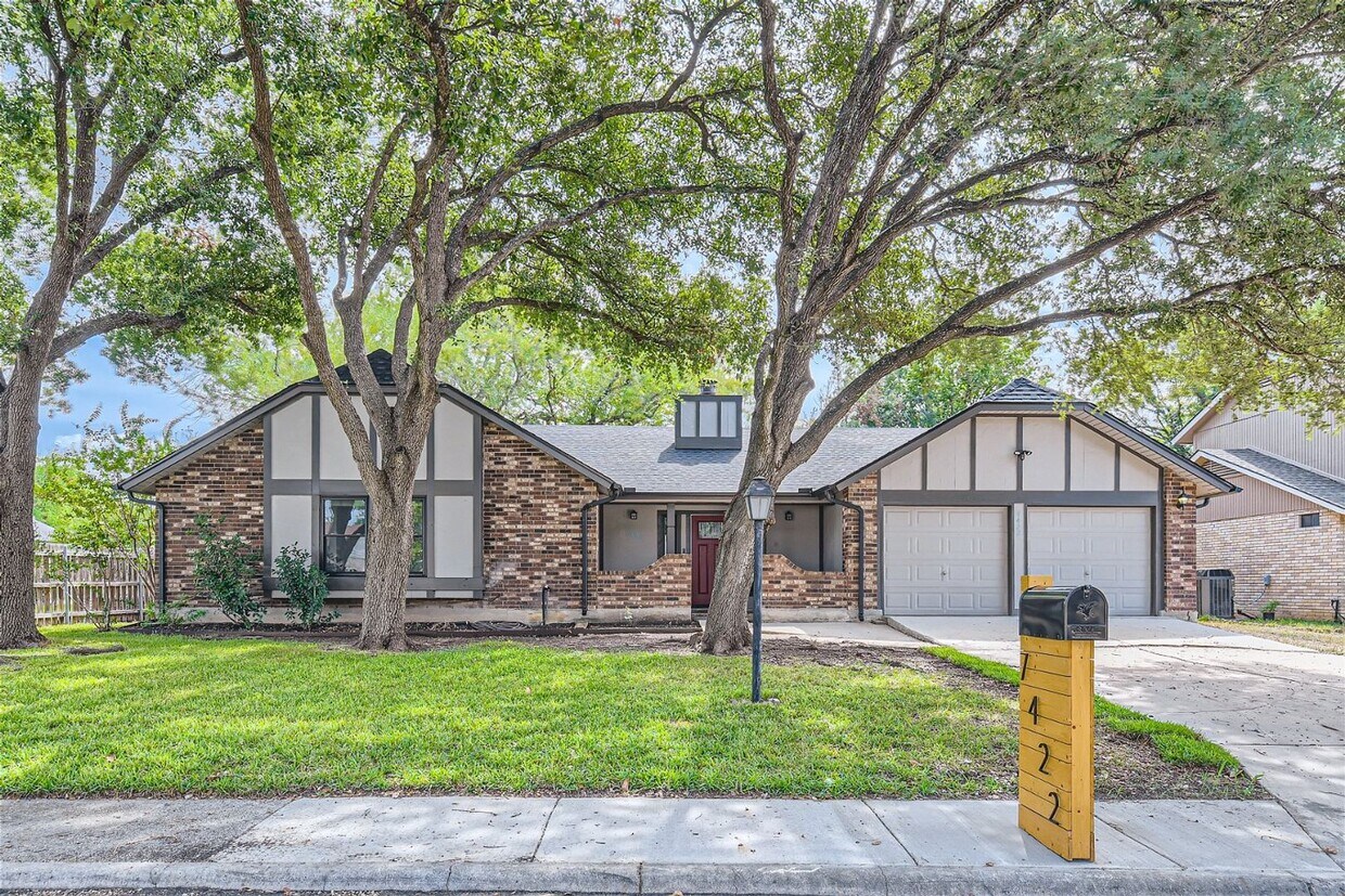 Foto principal - Stunning 4 bedroom for rent, mature trees,...