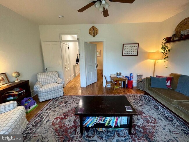 Foto del edificio - 613 W Chestnut St