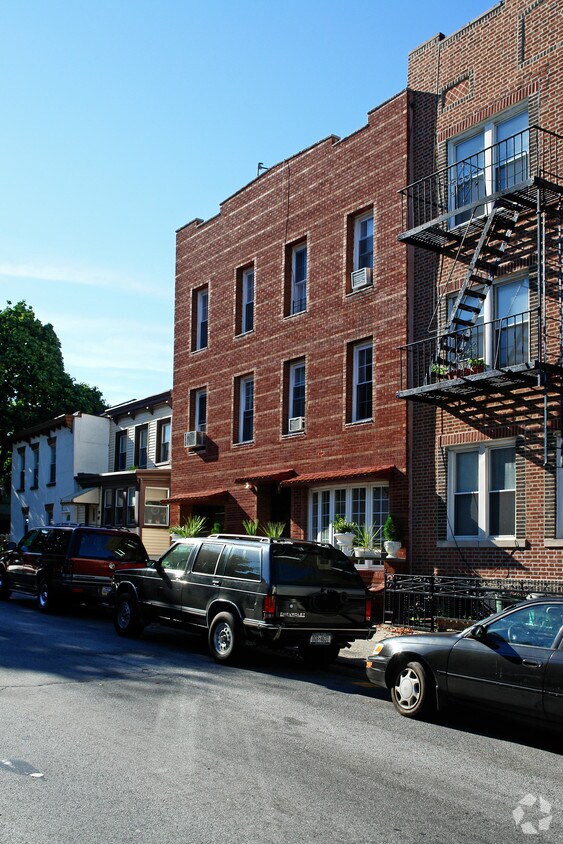 Building Photo - 192-194 19th St