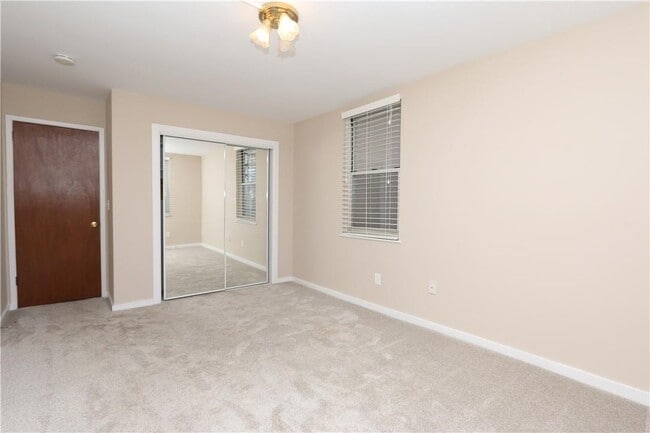 Building Photo - 141 E Lake Blvd