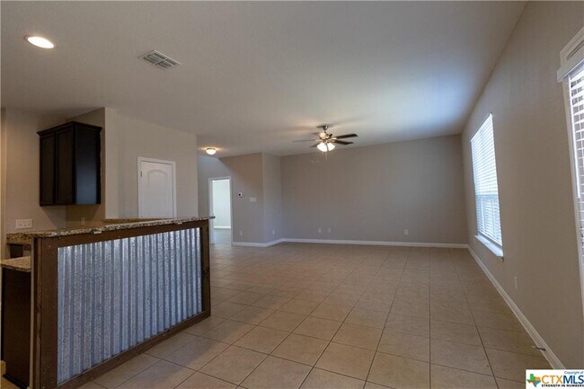 Building Photo - 6204 Daisy Way