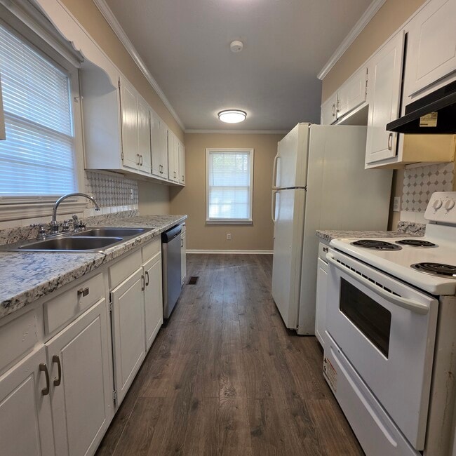 Foto del edificio - 2802 Reeves Ln
