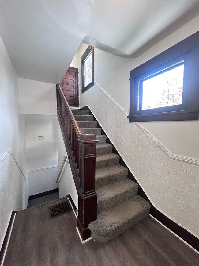 Foto del edificio - Updated 3 Bedroom Home l Marhsall Shadeland