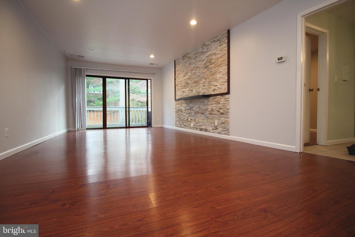Foto principal - 8500 Barrington Ct