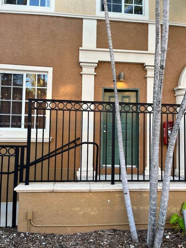 Foto del edificio - 2891 NE 185th St