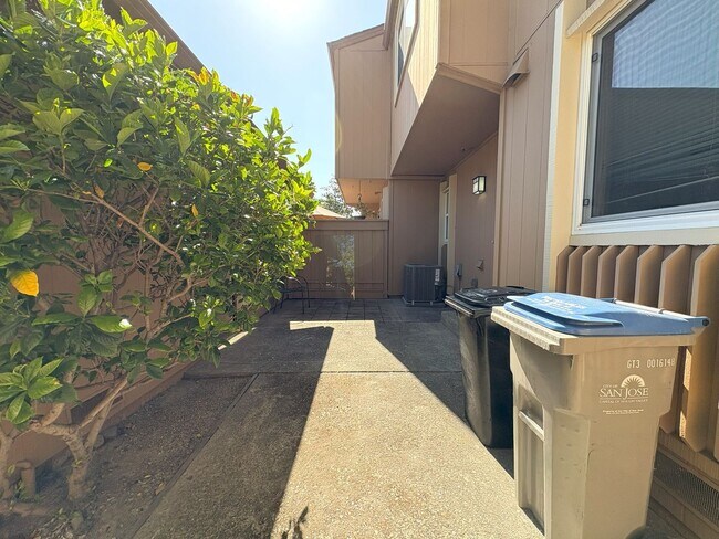 Foto del edificio - Beautifully Updated 3-Bedroom Townhome in ...
