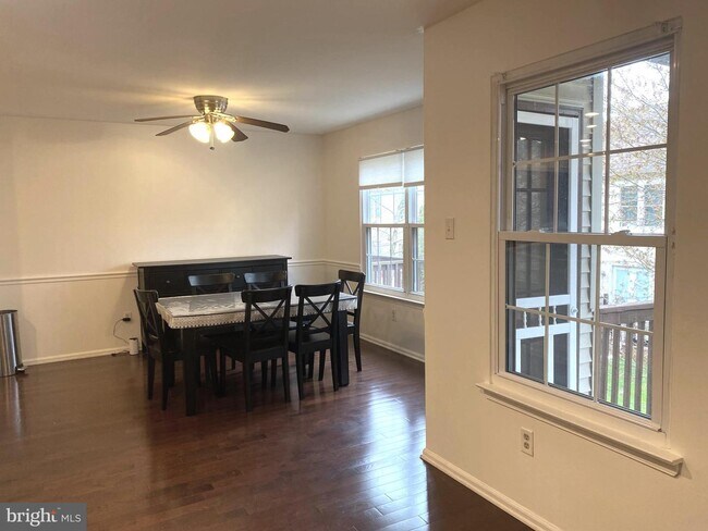 Building Photo - 6 Pin Oak Ct