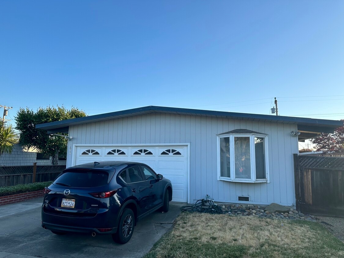 Primary Photo - 1615 Roberta Dr
