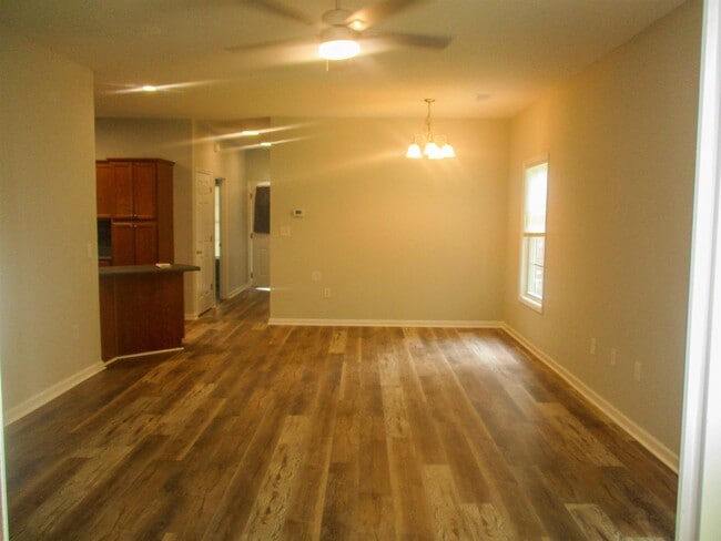 Foto del edificio - 100 Lazy Willow Ln
