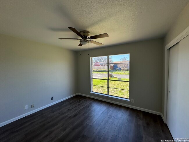 Foto del edificio - 5522 Grand Lake Dr