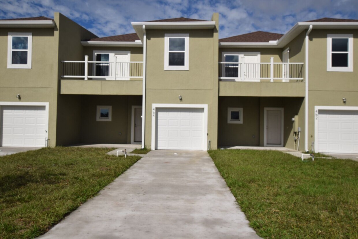 Primary Photo - Beautiful 4 bedrooms/4 baths Townhouse For...