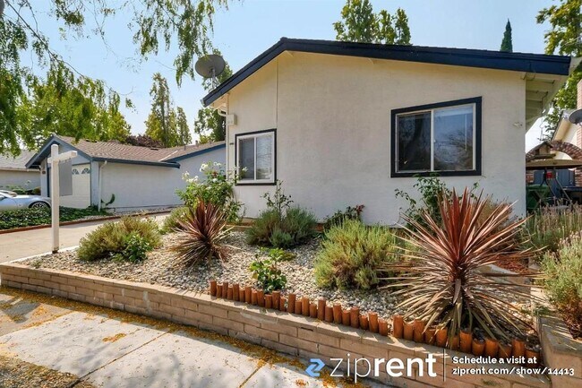 Foto del edificio - 32575 Lake Bridgeport St