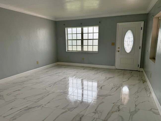 Foto del edificio - 1161 NW 116th St