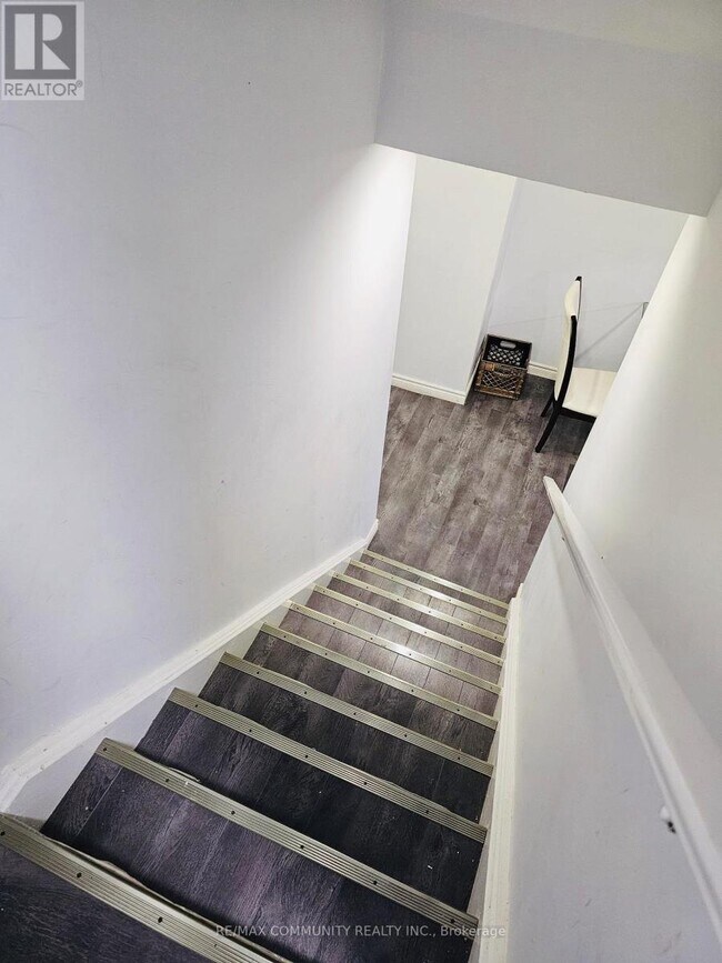 Building Photo - 137 Hyperion Ct