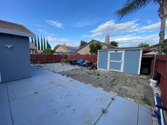 Foto del edificio - 686 Anna Dr