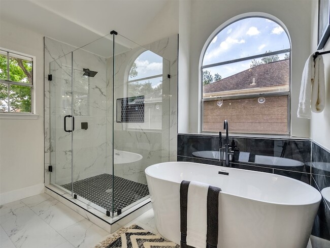 Foto del edificio - 246 Cedar Elm Ln
