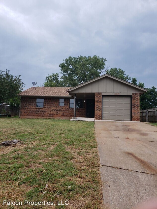 Primary Photo - 3 br, 1.5 bath House - 329 Robbin Cir