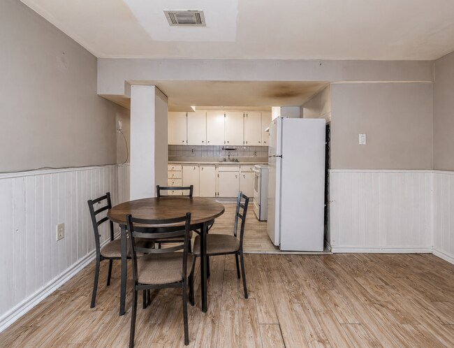 Photo du bâtiment - Updated 2-Bedroom Basement Suite | In-Suite Laundry | Parking Included