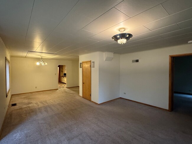 Building Photo - 3-Bedroom, 2-Bath Home for Rent in Quiet E...