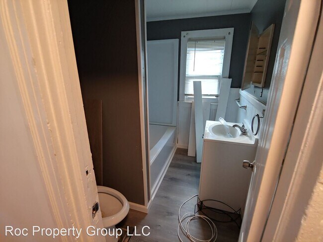 Building Photo - 3 br, 1.5 bath House - 219 Sawyer St