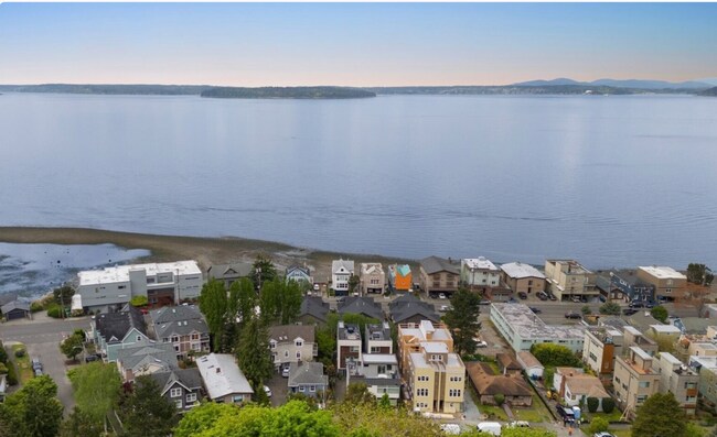 El barrio - 4135 Chilberg Ave SW