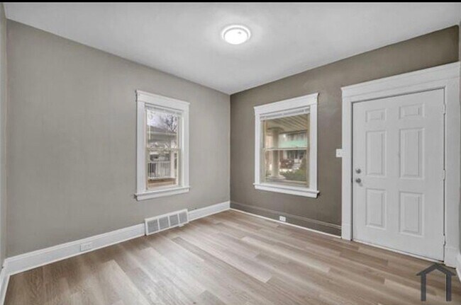 Foto del edificio - 2807 E 124th St