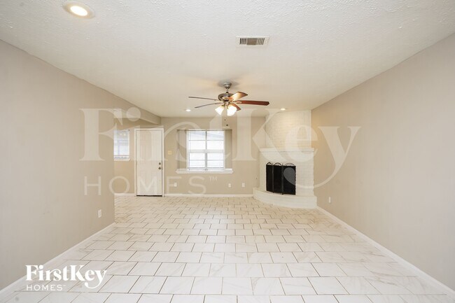 Building Photo - 4909 Green Willow Ln